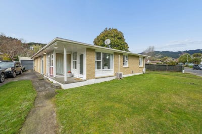/international/nz/7-deller-grove-silverstream-wellington-380119825453/