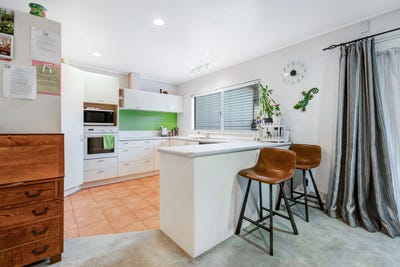 /international/nz/12-cayman-place-unsworth-heights-auckland-380119849893/