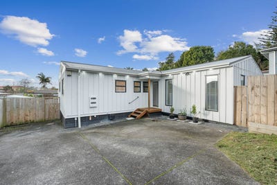 /international/nz/8a-parrs-cross-road-henderson-auckland-380119826864/