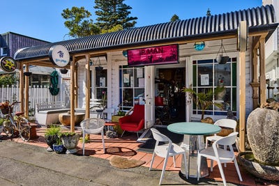 /international/nz/5-oroua-street-eastbourne-wellington-380119936605/