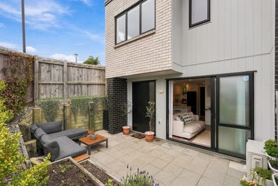/international/nz/1-tokai-place-glen-eden-auckland-380119955394/