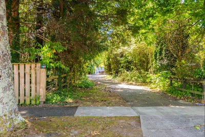 /international/nz/1-and-2-16-tongariro-road-turangi-central-north-island-380119863324/