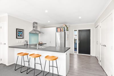 /international/nz/90-stokes-valley-road-stokes-valley-wellington-380119808144/