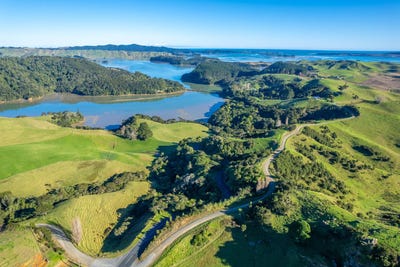 /international/nz/waipuna-rd-oparau-waikato-380119866022/