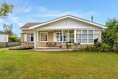 /international/nz/35-de-lautour-road-inner-kaiti-gisborne-380119963781/