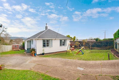 /international/nz/30-norcross-avenue-henderson-auckland-380119942273/