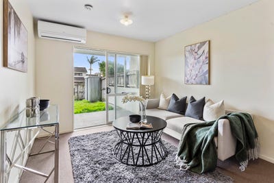 /international/nz/flat-1-242-great-north-road-henderson-auckland-380119841490/