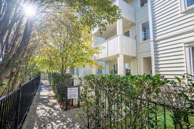 /international/nz/110-21b-swanson-road-henderson-auckland-380119849351/