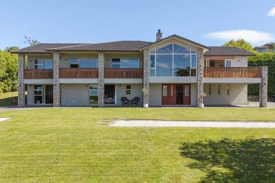 /international/nz/534-gillespie-place-acacia-bay-central-north-island-380119820751/