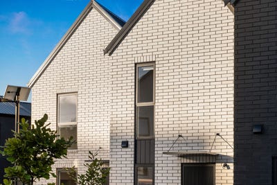 /international/nz/14-molley-green-place-mount-roskill-auckland-380119827108/