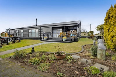 /international/nz/42-swansea-road-stratford-taranaki-380119878784/