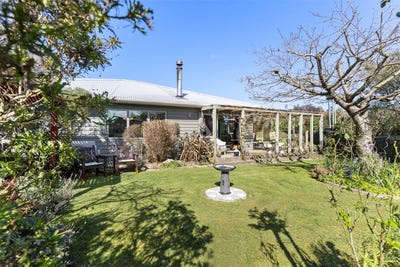 /international/nz/13-tararua-crescent-carterton-wairarapa-380120025394/