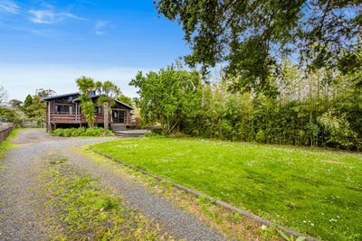 /international/nz/24-waimarie-road-whenuapai-auckland-380119940412/