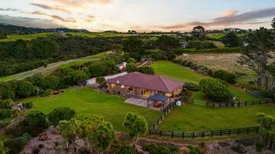 /international/nz/296a-oaia-road-muriwai-auckland-380119831034/