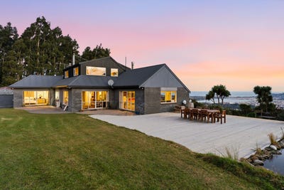 /international/nz/165-169-campbells-road-pine-hill-otago-380119860791/