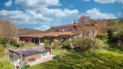 /international/nz/82-point-bush-road-waimate-canterbury-380120078372/