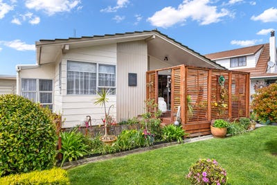 /international/nz/1-coleridge-place-tikipunga-northland-380119984415/