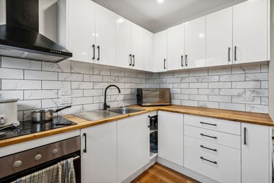/international/nz/17a-miro-street-trentham-wellington-380119846567/