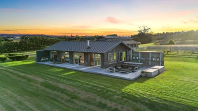 /international/nz/175-broomfields-road-whitford-auckland-380119863080/