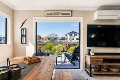 /international/nz/401a-port-road-whangamata-coromandel-380119983895/