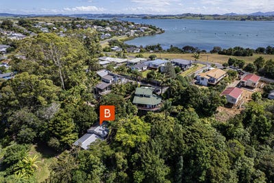 /international/nz/329-beach-road-onerahi-northland-380119854402/