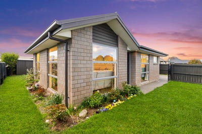 /international/nz/13a-seymour-street-hornby-canterbury-380119954919/