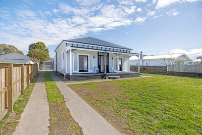 /international/nz/11-endcliffe-road-outer-kaiti-gisborne-380119936131/
