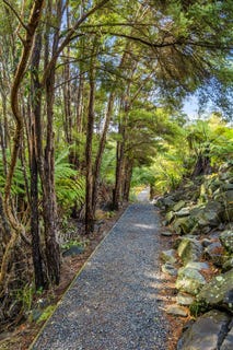 /international/nz/17-korihi-drive-swanson-auckland-380119863360/