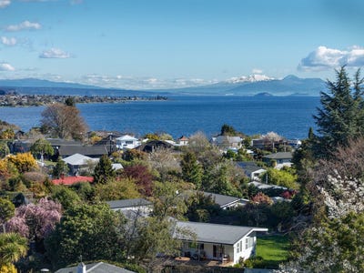 /international/nz/15-henry-hill-road-hilltop-central-north-island-380120025315/