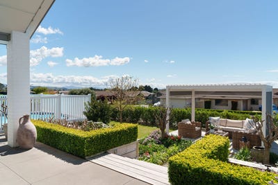 /international/nz/165-rowesdale-drive-ohauiti-bay-of-plenty-380120145110/