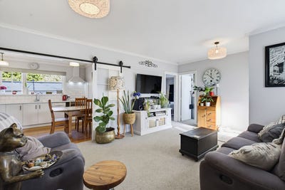 /international/nz/30c-york-street-picton-marlborough-380119837923/