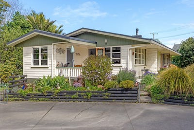 /international/nz/2-waimata-road-whataupoko-gisborne-380119984555/