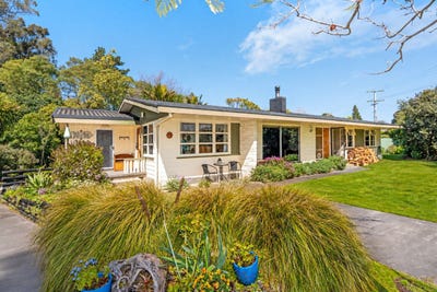 /international/nz/2-waimata-road-whataupoko-gisborne-380119984555/