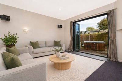 /international/nz/12-ruru-avenue-lytton-west-gisborne-380119854901/