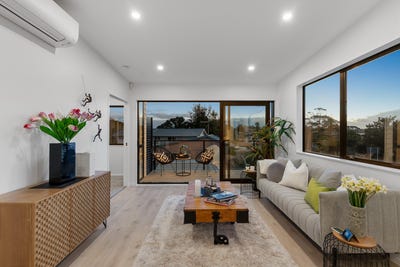 /international/nz/937c-whangaparaoa-road-whangaparaoa-auckland-380119859086/