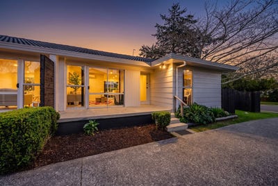 /international/nz/11-sharivari-place-conifer-grove-auckland-380120117645/