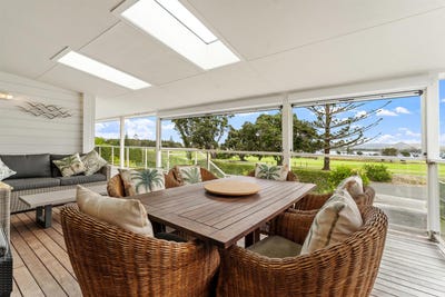 /international/nz/70-omaha-drive-omaha-auckland-380119822815/