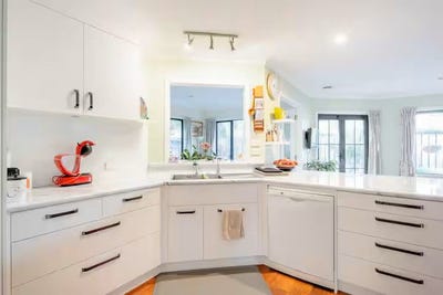 /international/nz/120a-derwent-street-island-bay-wellington-380119938819/