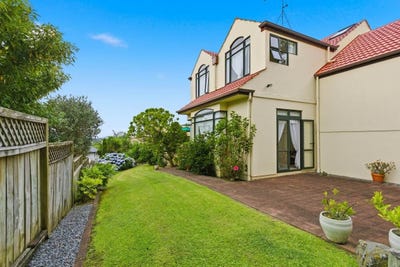 /international/nz/48-penguin-drive-murrays-bay-auckland-380119827757/