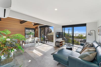 /international/nz/80-mccormacks-bay-road-mount-pleasant-canterbury-380119811278/