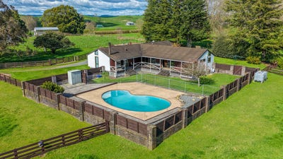 /international/nz/8-innes-road-putaruru-waikato-380119941363/