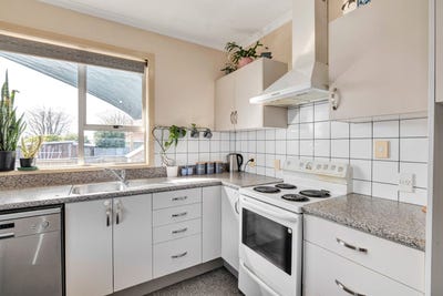 /international/nz/120-miranda-street-stratford-taranaki-380119872564/