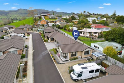 /international/nz/8-black-rock-way-paeroa-waikato-380119872178/