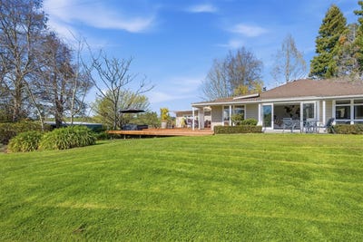 /international/nz/42-best-road-upper-moutere-nelson-bays-380119937968/