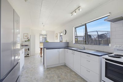 /international/nz/94-omapere-street-whitby-wellington-380119940118/