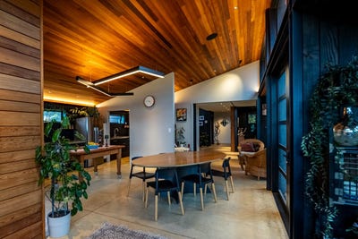 /international/nz/581-west-coast-road-oratia-auckland-380119845164/