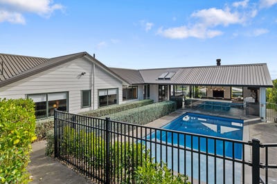/international/nz/86-whites-road-whitford-auckland-380119872825/