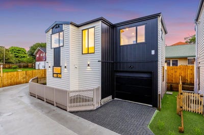 /international/nz/32c-32d-grande-vue-road-hillpark-auckland-380119847372/