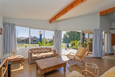 /international/nz/1-hawk-hill-crescent-cooks-beach-coromandel-380119830229/
