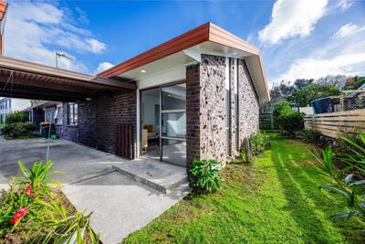 /international/nz/2-29-trentham-road-papakura-auckland-380119940717/